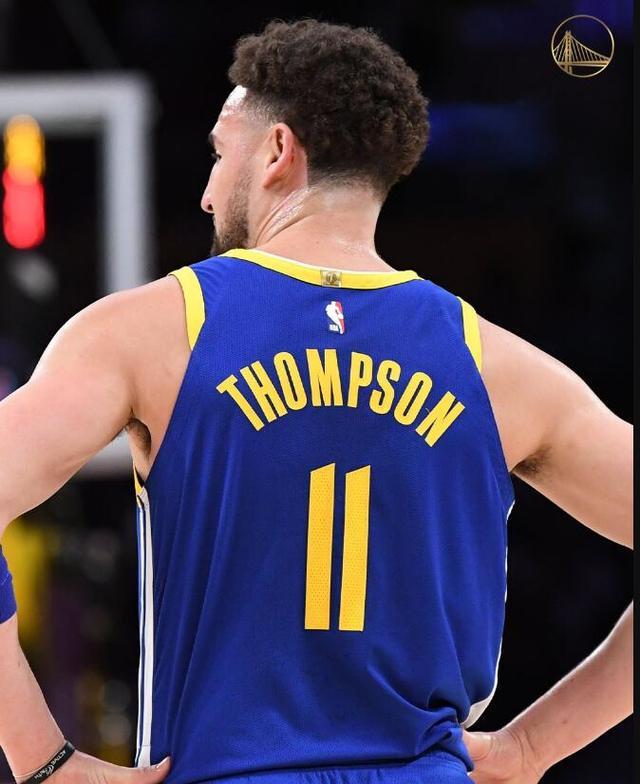 足球国足训练强度升级，体能教练参与指挥（国足训练强度加码，体能教练亲自指挥）