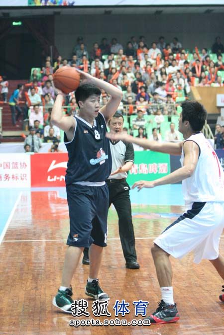 3连胜仅丢1球！奥纳纳获土超10月最佳，直言要赢更多荣誉（三连胜仅失一球，奥纳纳荣膺土超10月最佳：誓夺更多荣誉）