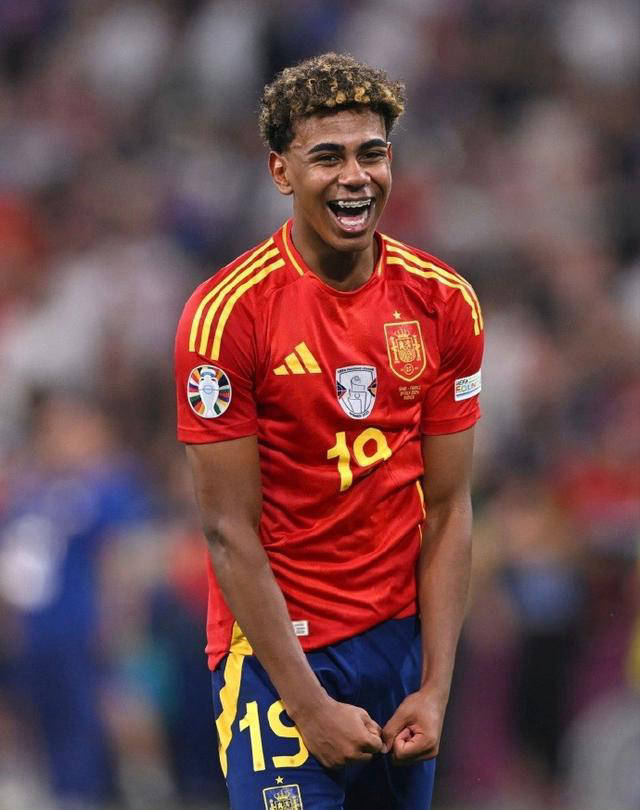 德转列21世纪参与进球榜：梅西1339球居首，C罗1253球第二（德转发布21世纪参与进球榜：梅西参与1339球居首，C罗以1253球紧随其后）