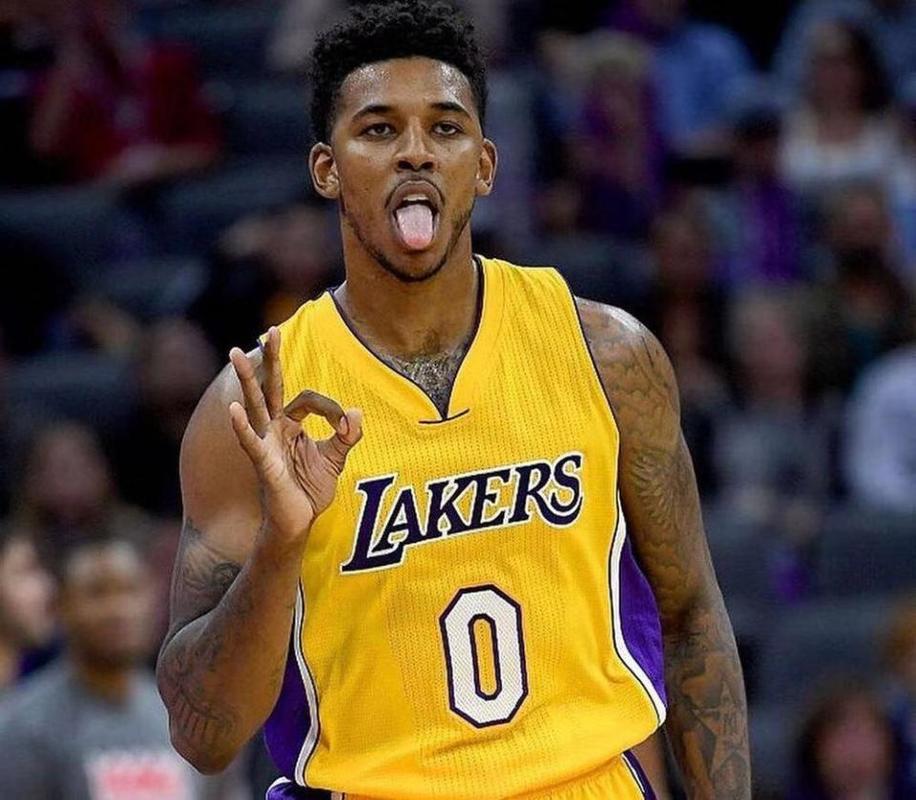 埃贝尔：说诺伊尔必须参加明年的世界杯？那只是我自己的观点（埃贝尔回应：称诺伊尔必须出战明年世界杯仅属个人观点）