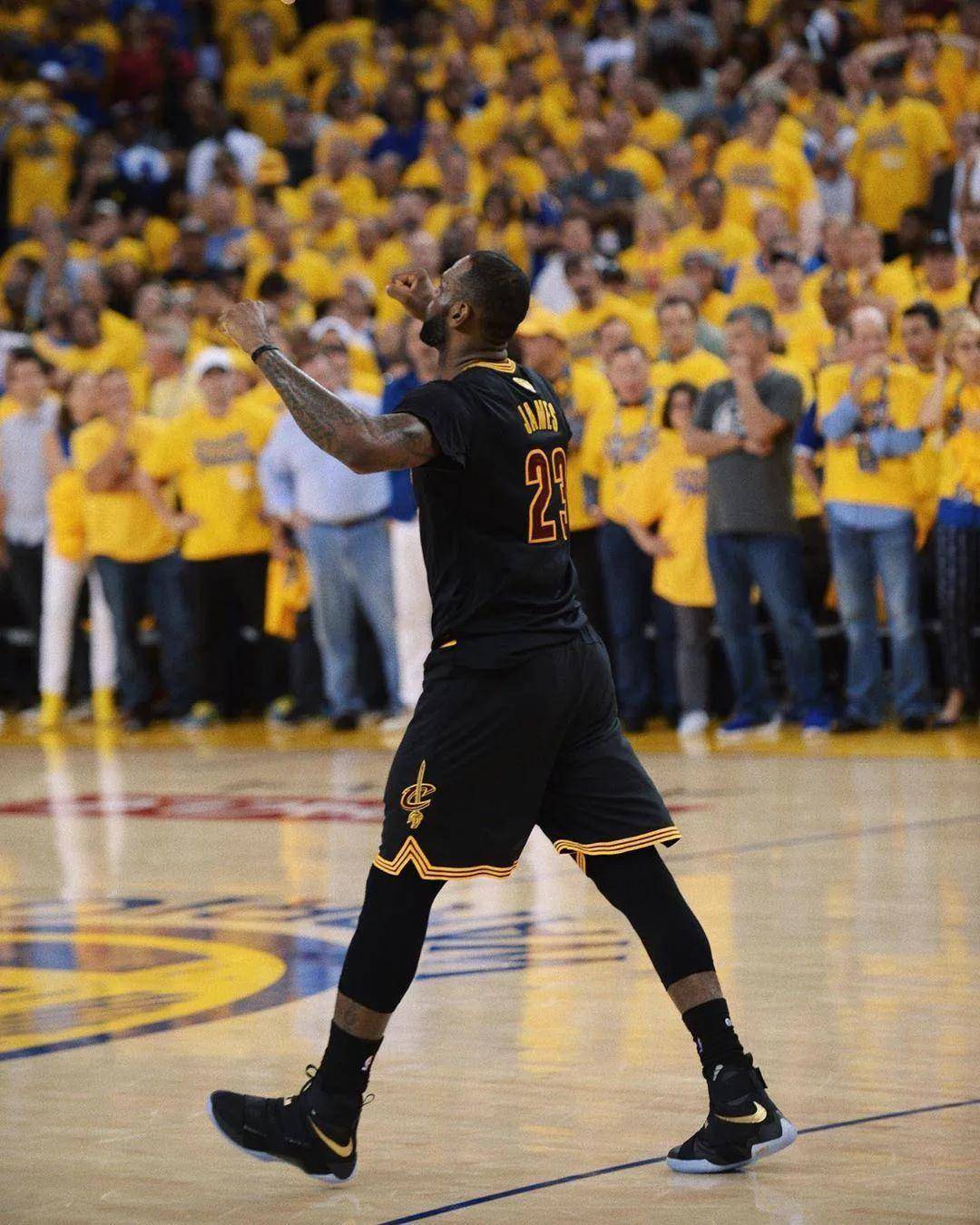 米体：国米想让邓弗里斯在意超杯半决赛对阵博洛尼亚时复出（米兰体育报：国际米兰计划让邓弗里斯在意大利超级杯半决赛战博洛尼亚时复出）