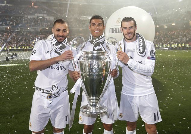 英超名宿齐批罗梅罗太疯狂：球队还有机会，这红牌完全没必要（英超名宿集体炮轰罗梅罗过于鲁莽：球队尚有转机，这张红牌毫无必要）