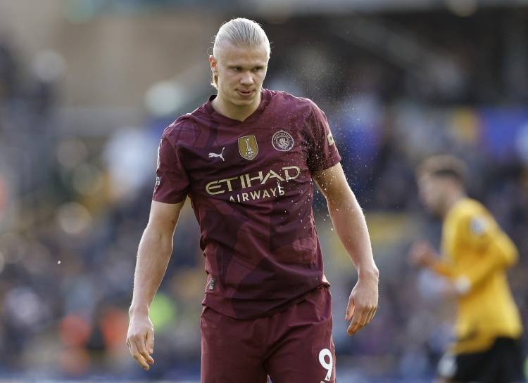 卫报：曼联新球场计划受阻，在买地谈判方面陷入僵局（卫报：购地谈判停滞，曼联新球场项目受挫）