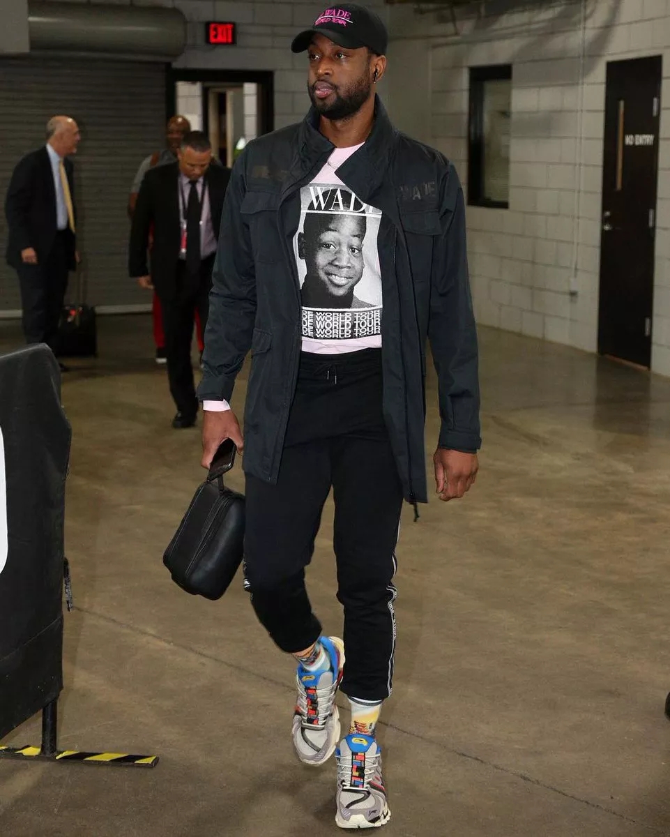 队报：雷恩19岁中卫布德拉勒飞速崛起，多支豪门长期关注他（队报：雷恩19岁中卫布德拉勒崭露头角，众豪门持续跟进）