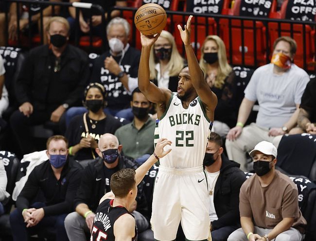 不给踢又不让走？阿莫林：梅努是曼联重要一员，冬窗不补强则留队（不上场也不放人？阿莫林：梅努是曼联关键成员，若冬窗无引援将留队）