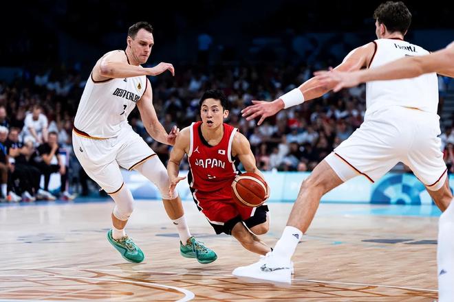 埃斯特旺经纪人：我们连续4年和巴萨谈转会，但对方财政困难（埃斯特旺经纪人：与巴萨谈转会已四年，但其财务困境成阻碍）