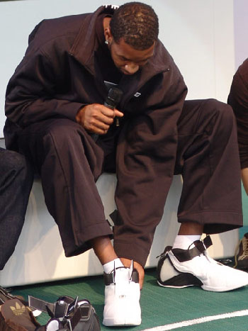 英超战报：库尼亚破门，B费传射难救主，曼联4-4伯恩茅斯（英超焦点战：库尼亚建功，B费传射无力回天，曼联与伯恩茅斯4-4战平）