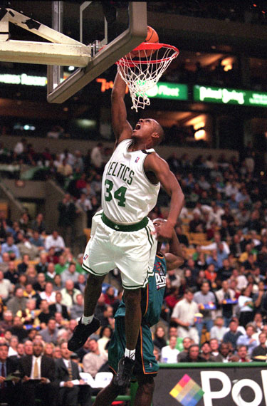 遗憾空砍！克洛尼&扎威合力轰下52分难阻失利（克洛尼携手扎威合砍52分，仍难挽败局）